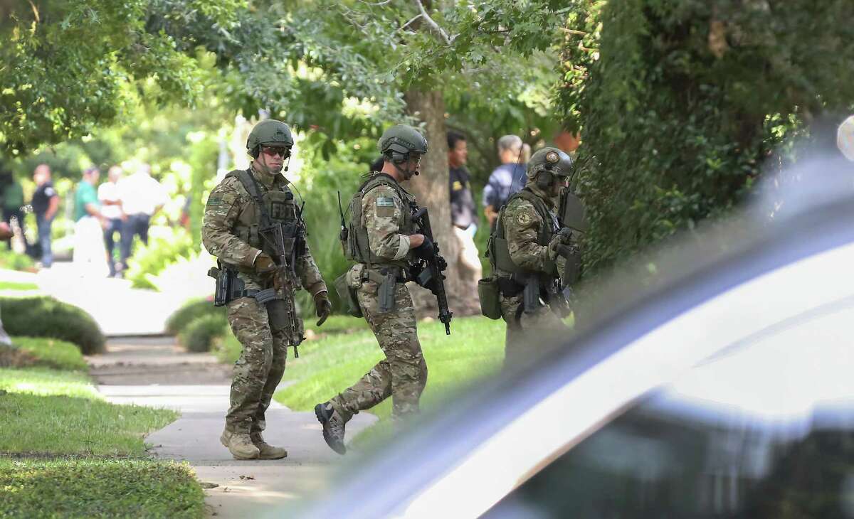 FBI, ATF, Houston Police swarm street near Museum District