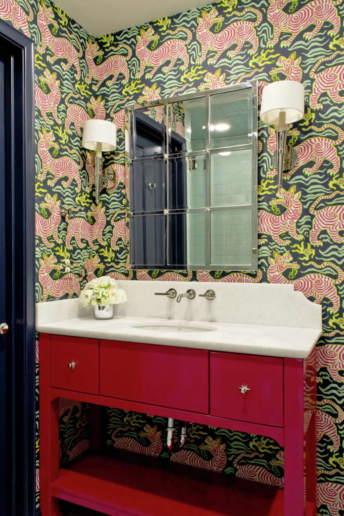 14 teeny S.A. powder rooms with huge design power