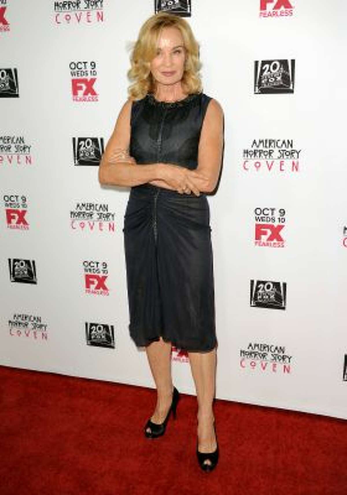 Jessica Lange and Kathy Bates camp it up on 'Horror Story