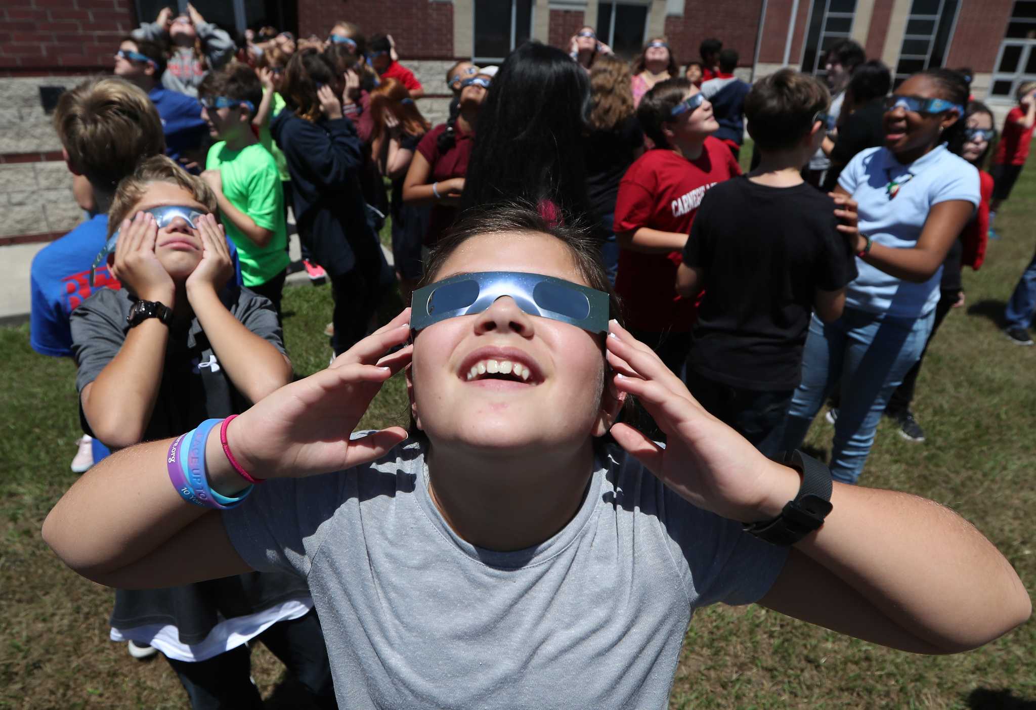 Houston takes in great American solar eclipse