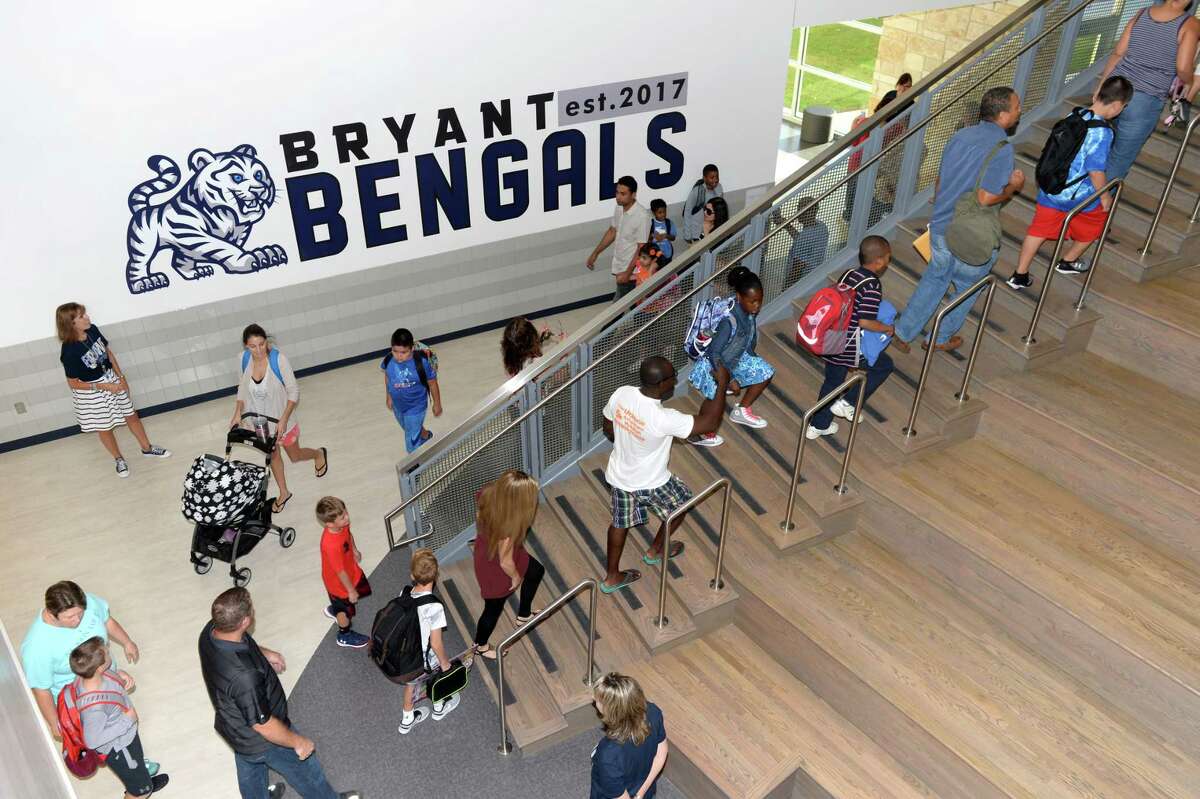 Superintendent gives high fives to new students