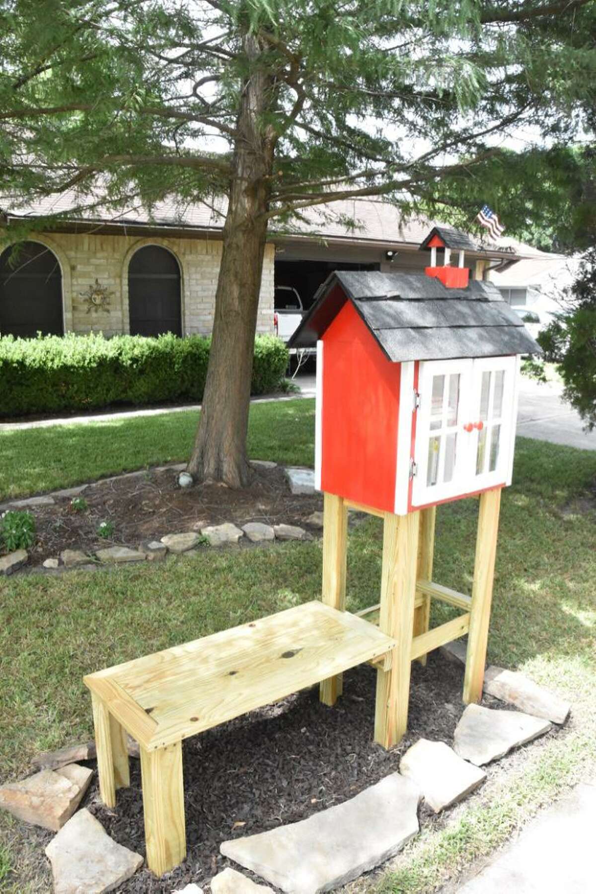 S.A. Girl Scout Building 300 Mini-libraries For S.A.’s 300th