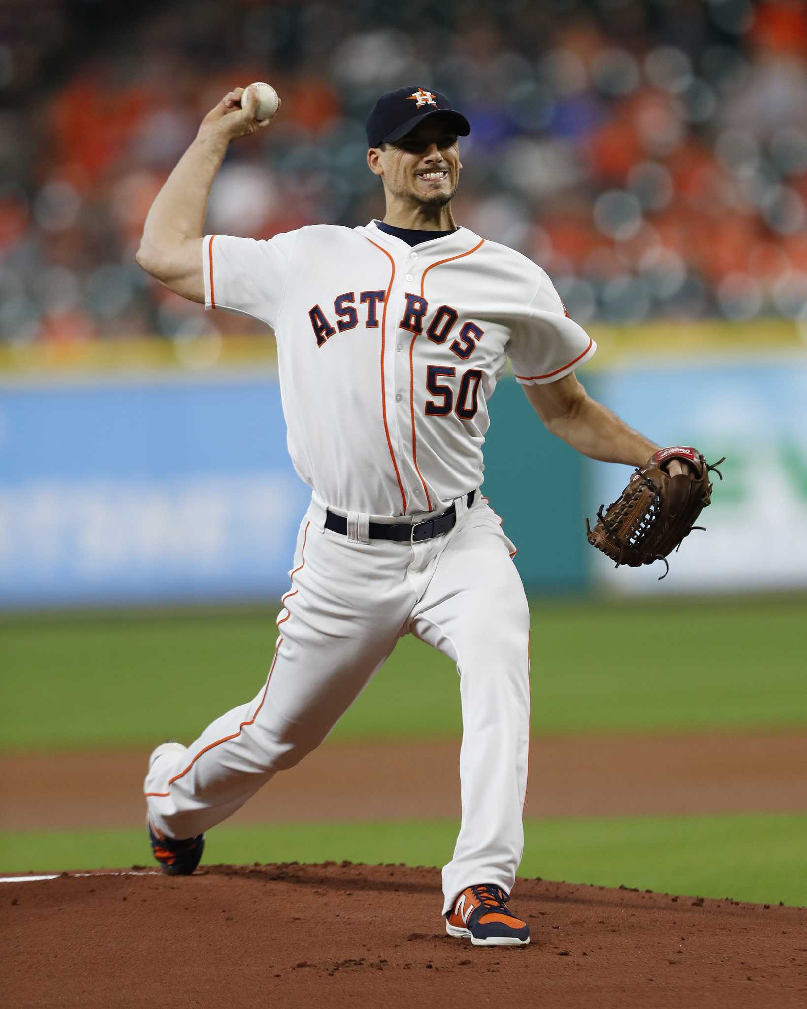Astros lose series opener to Nationals