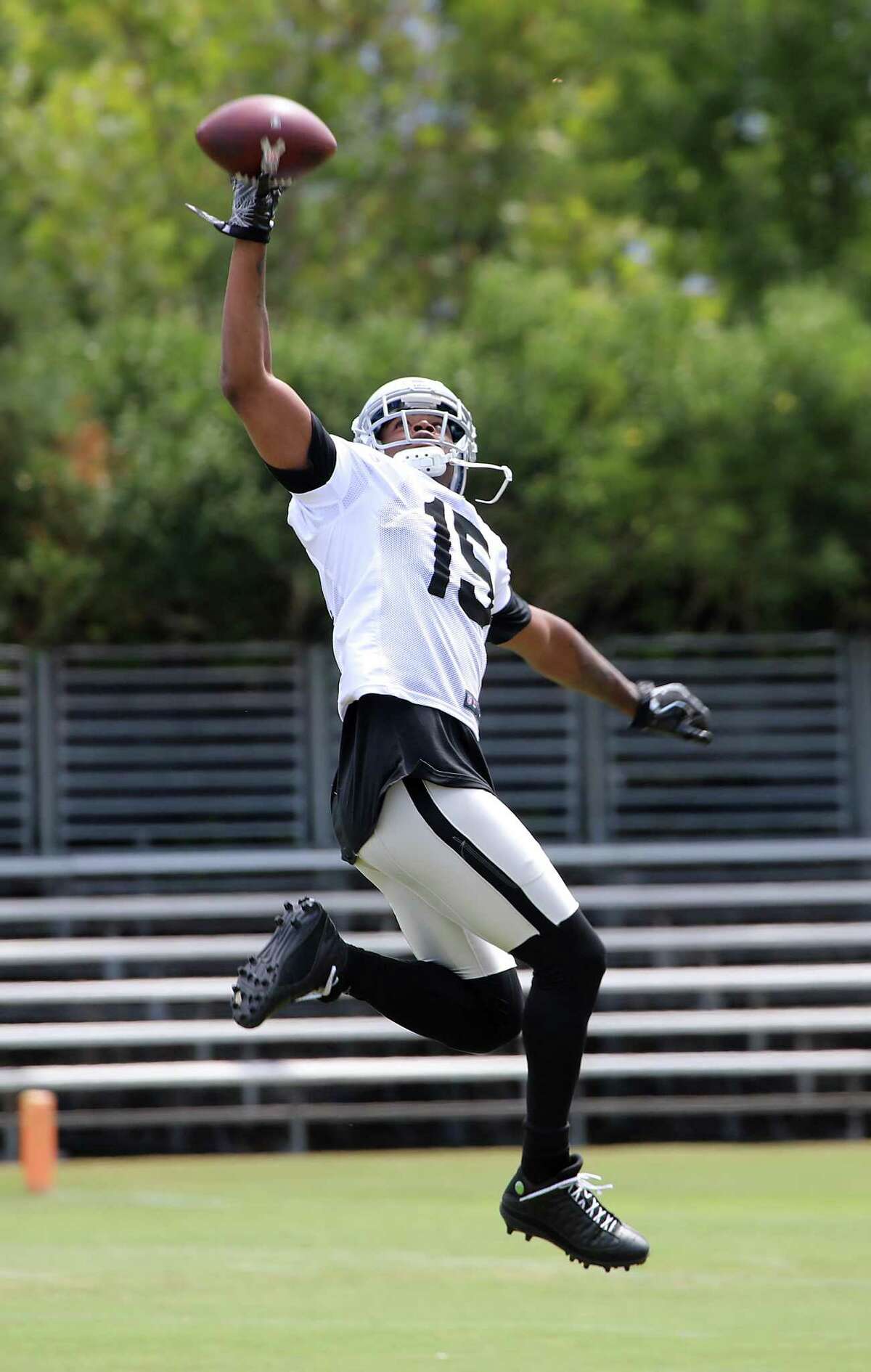 Michael Crabtree may not say it, but there are quite a few scouts and executives who will say that the Raiders’ receiver possesses some of the best hands in the NFL.