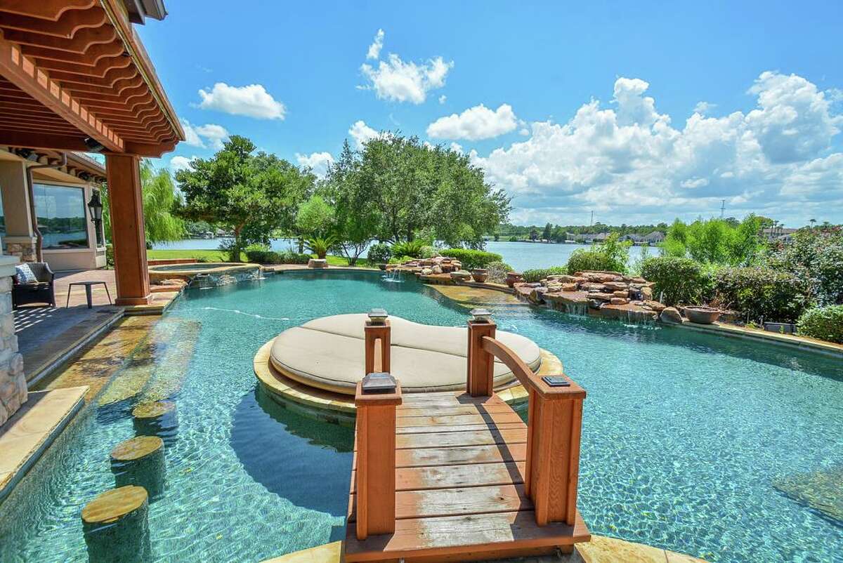 Palatial waterfront mansions for sale on Lake Conroe