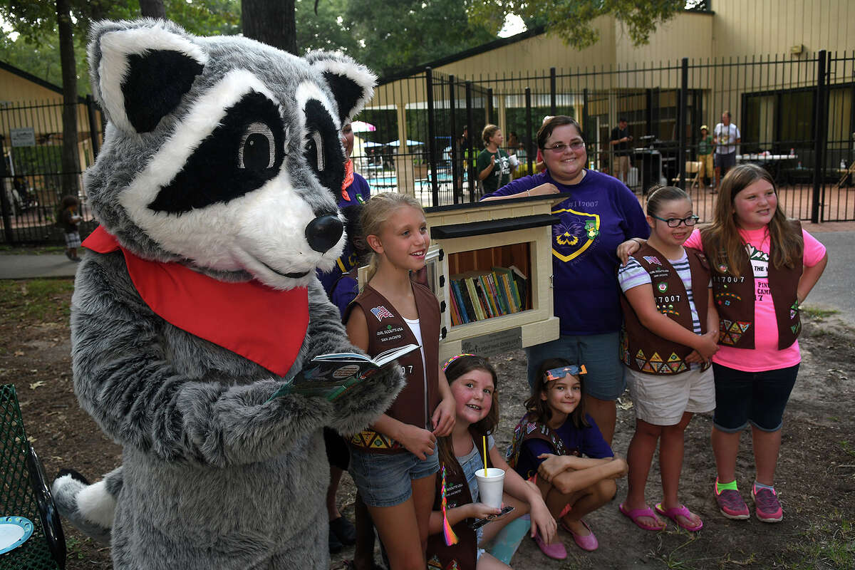South Woodland Hills back to school bash brings community together