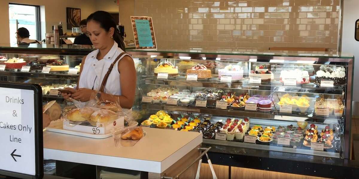 Bakery chain's 1,000th store is in Bellaire