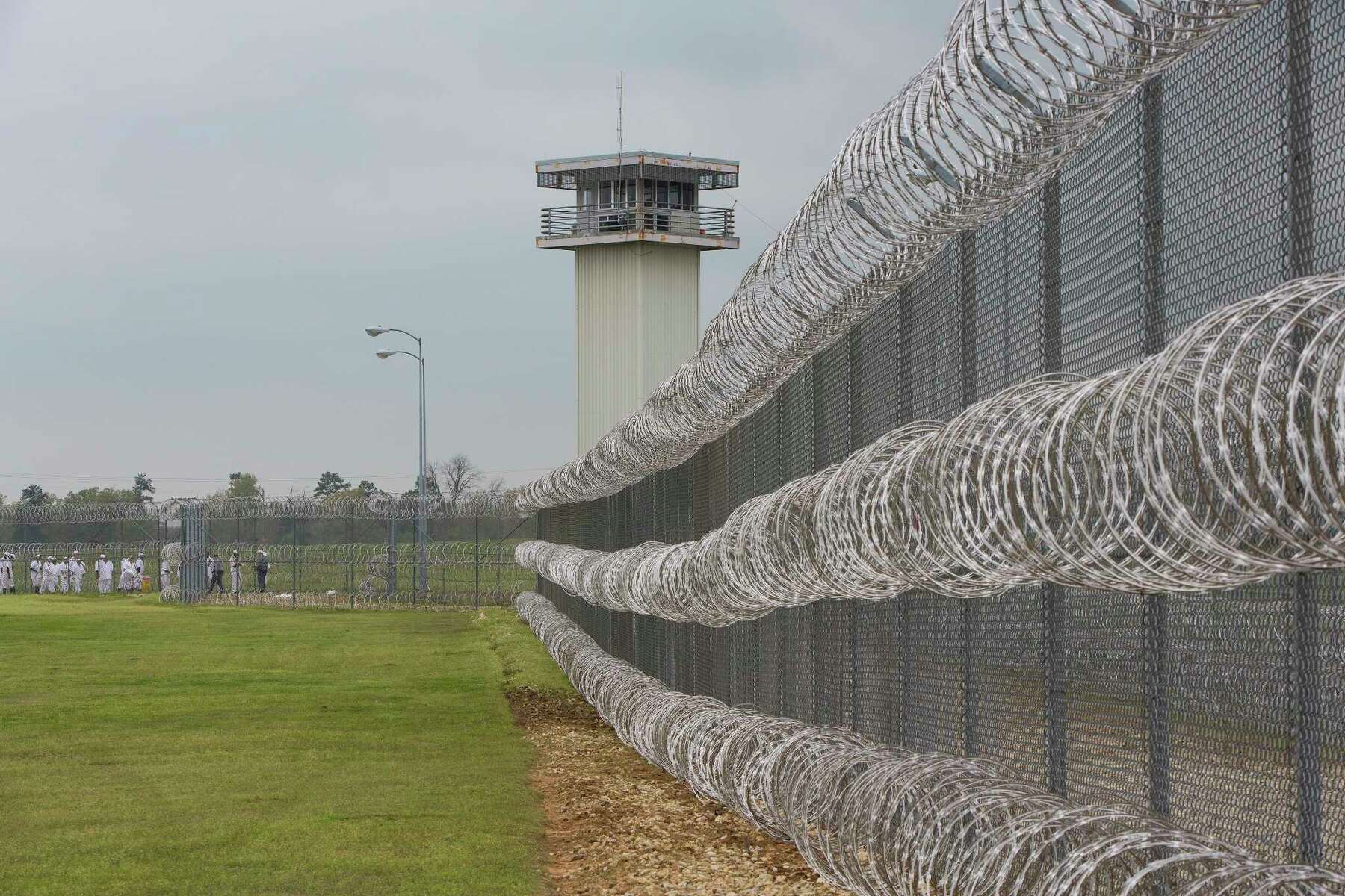 Inmates inside Beaumont's federal prison share stories of grim conditions  following Harvey