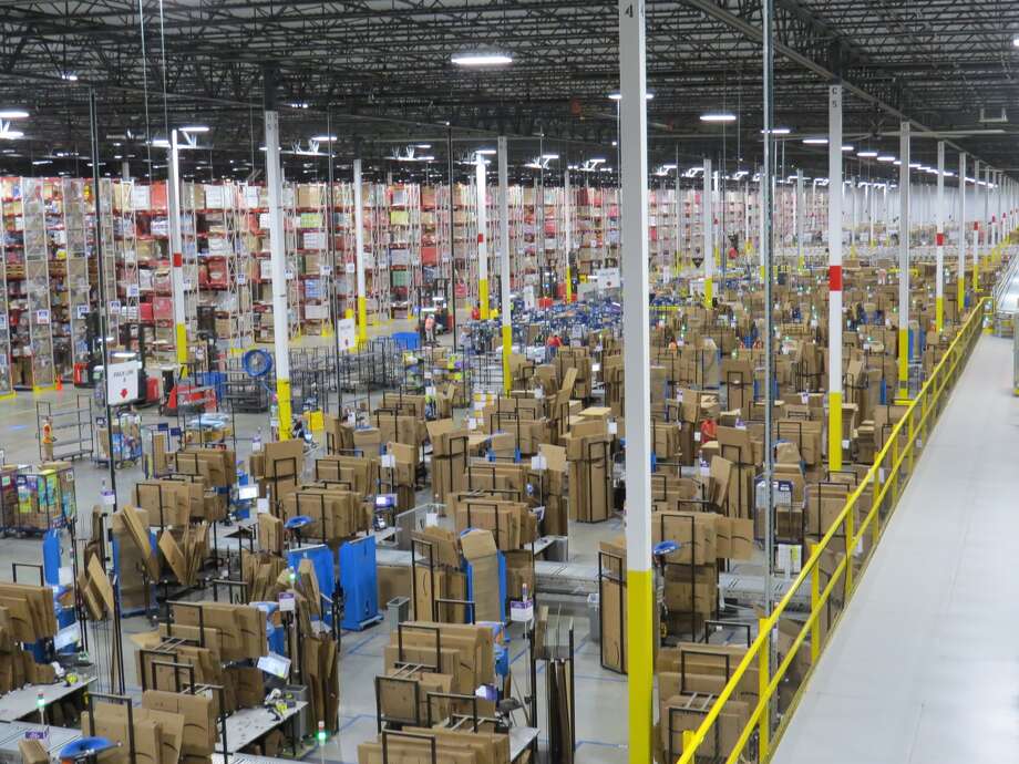 Amazon Fulfillment Center Opens The Edwardsville Intelligencer Amazon Fulfillment Center Opens The Edwardsville Intelligencer