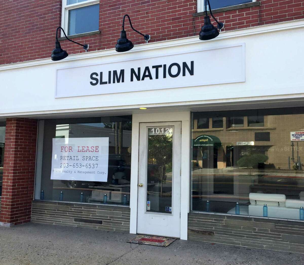 A for-lease sign has been posted in the front window of the 1,000-square-foot Slim Nation center at 1012 Hope St.