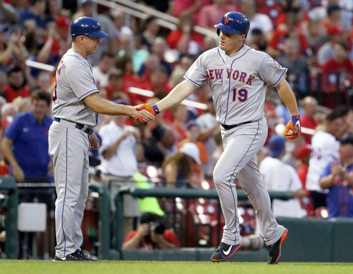 The Mets’ Jay Bruce, right, is congratulated after hitting a solo home run in the fifth inning Friday.