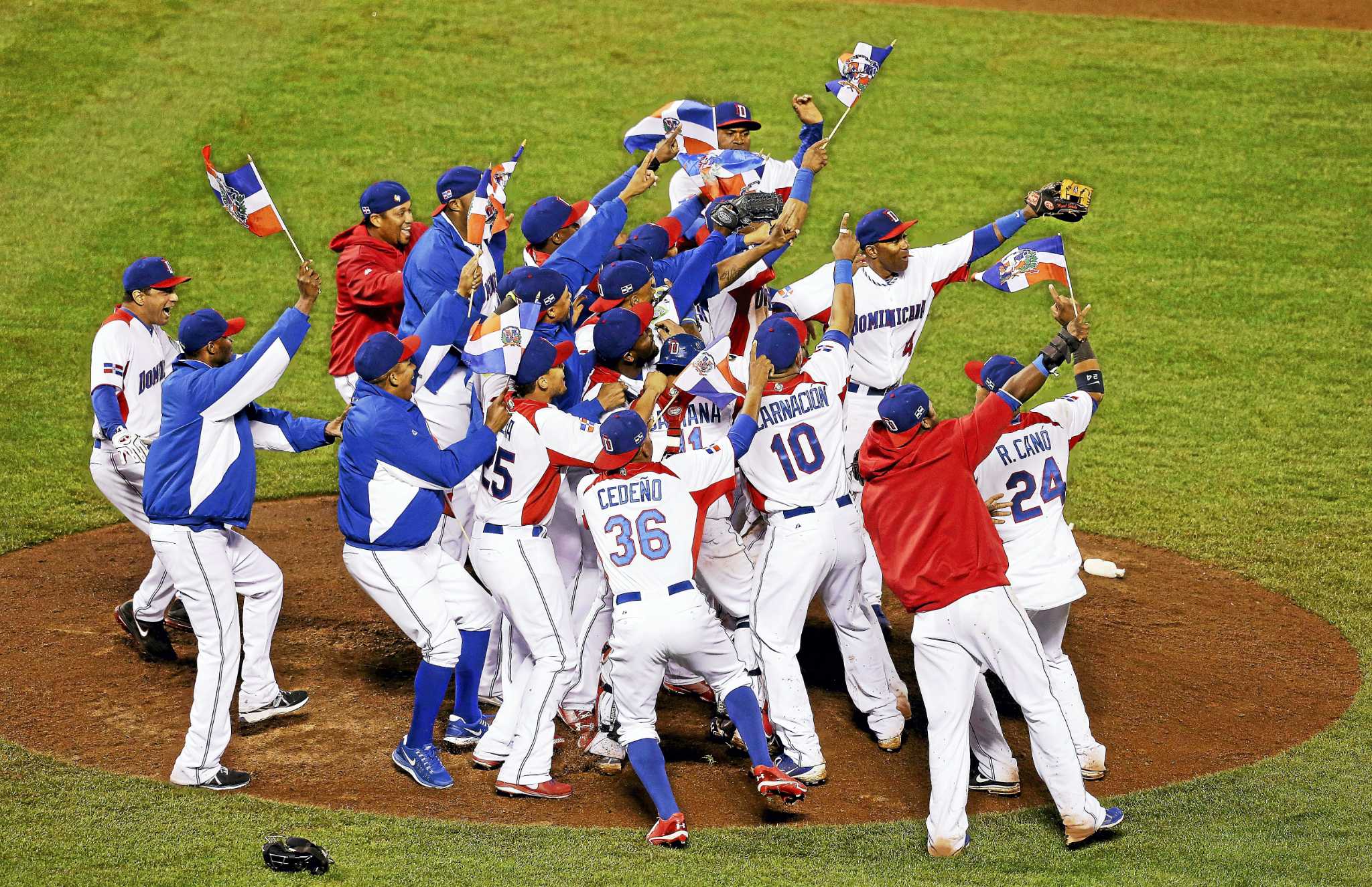 Mexico downs Puerto Rico to reach World Baseball Classic semis - ESPN