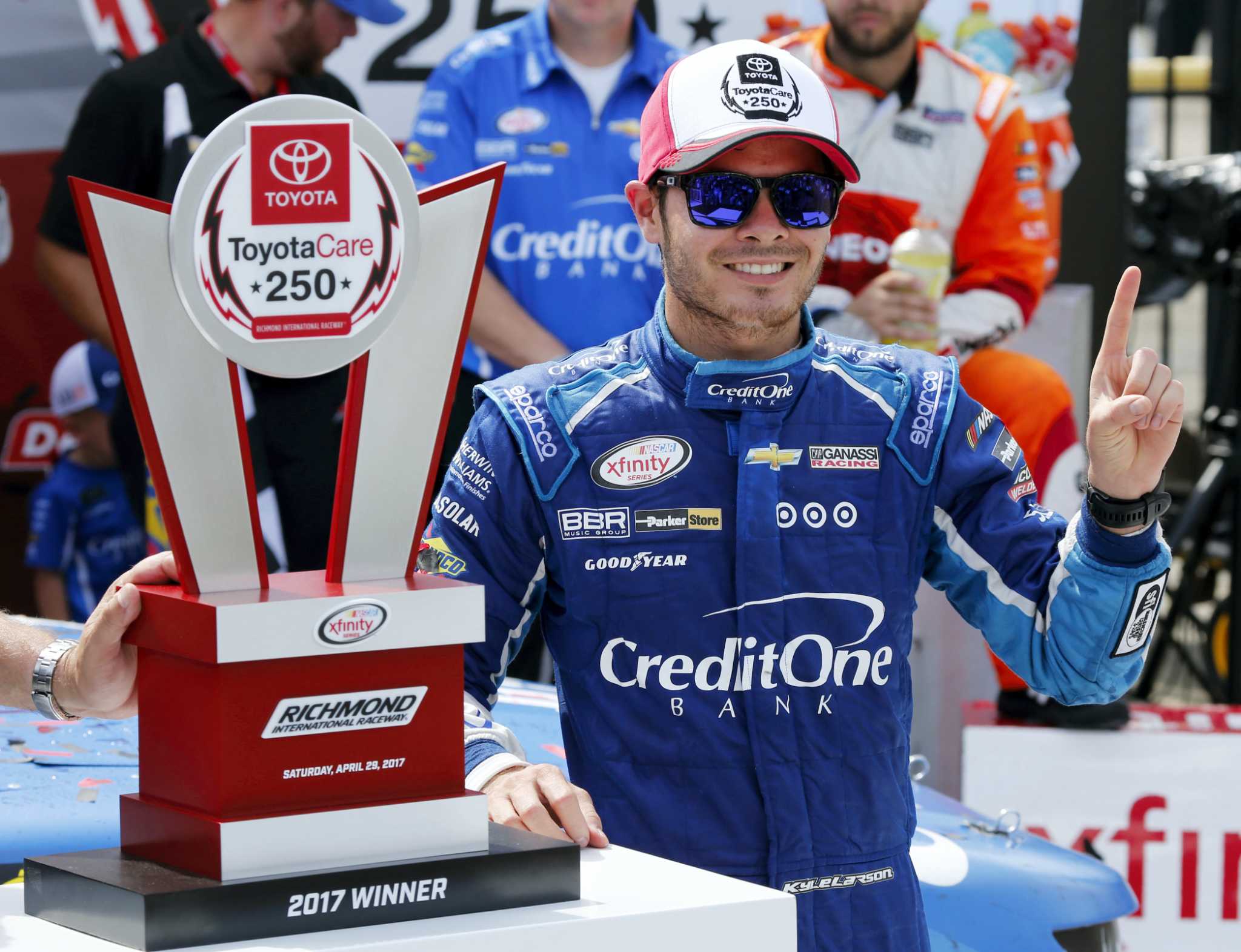 Kyle Larson wins Xfinity race at Richmond