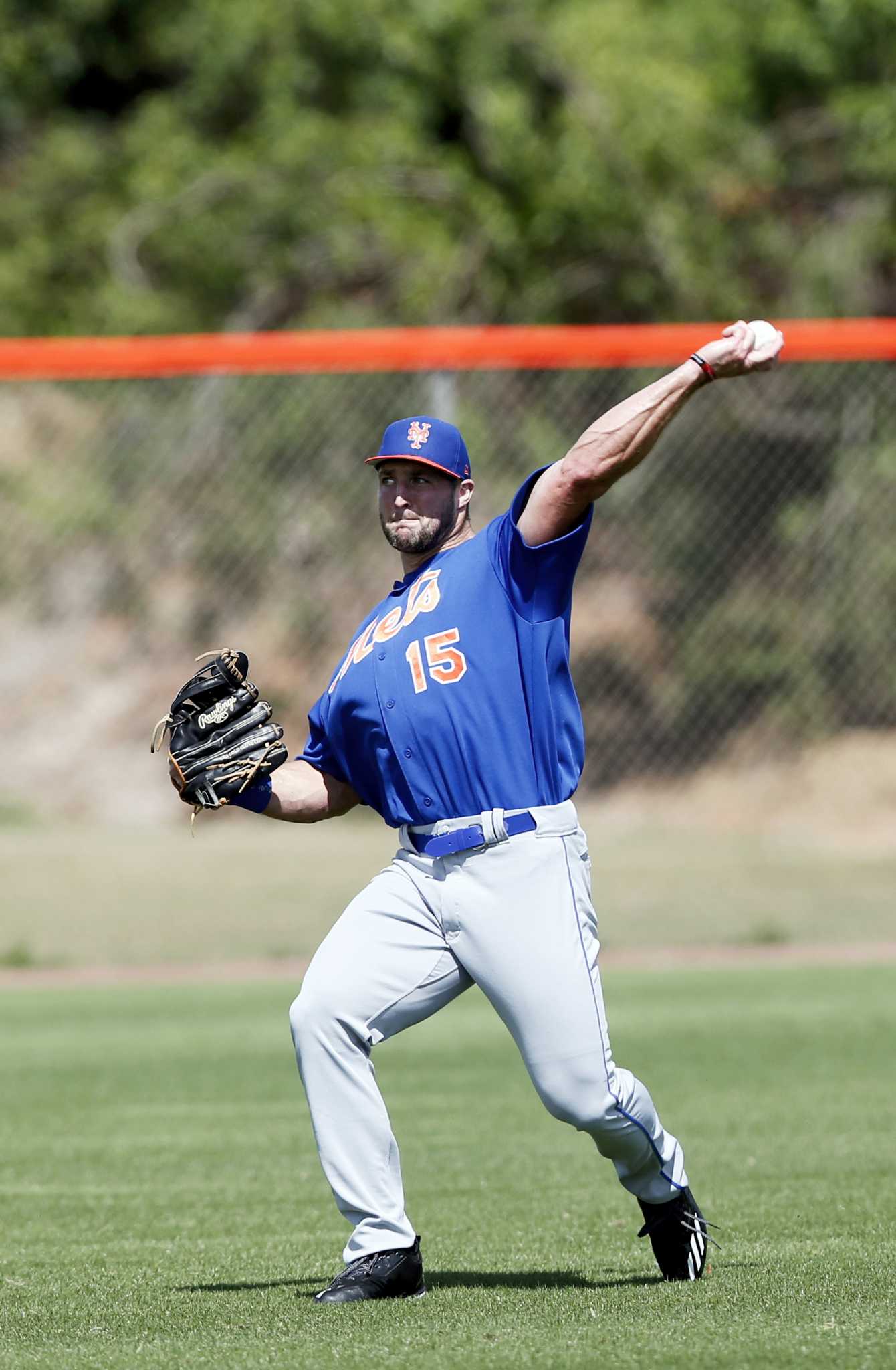 Tim Tebow gets to work at training camp: 'I'm part of the Mets family', Tim  Tebow