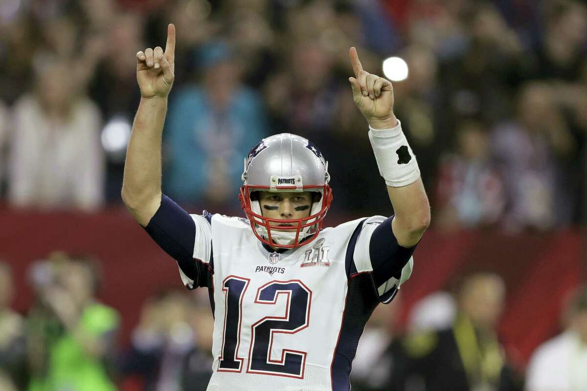 Tom Brady raises his arms after a touchdown during the second half on Sunday.