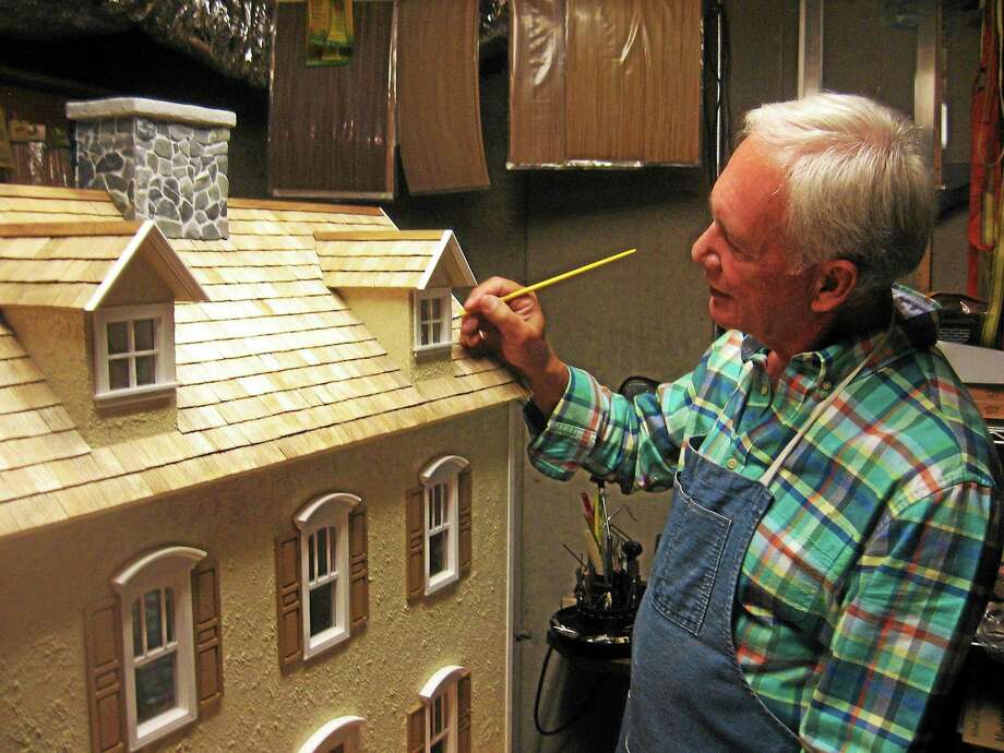 custom dollhouse builders