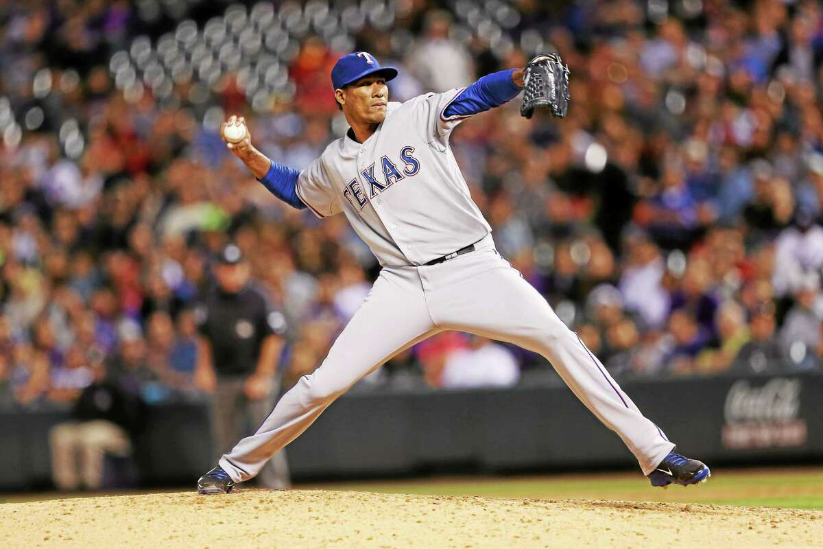 The Boston Red Sox have signed former Texas Rangers reliever Alexi Ogando.
