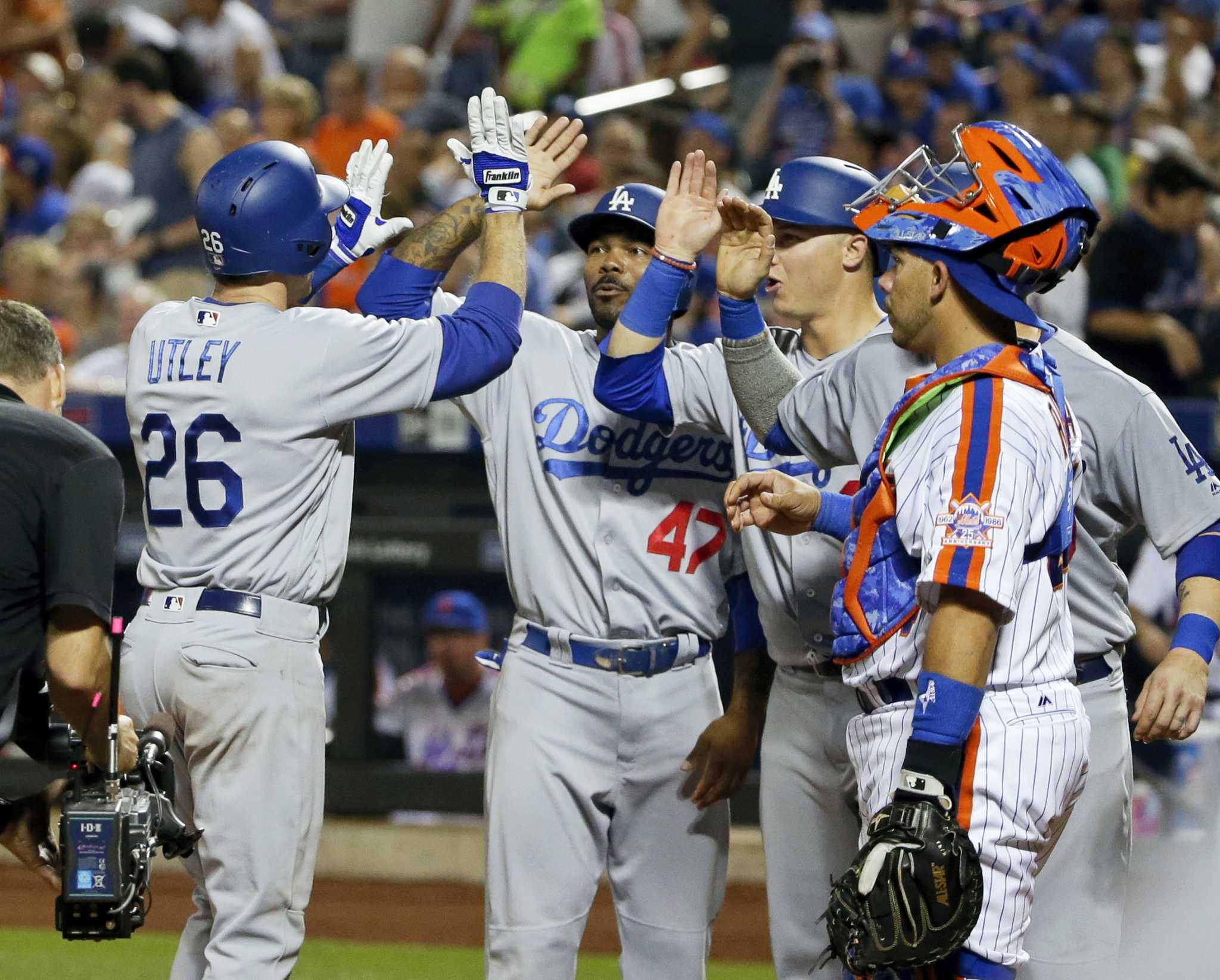 Chase Utley answers with grand slam as Dodgers hammer Mets