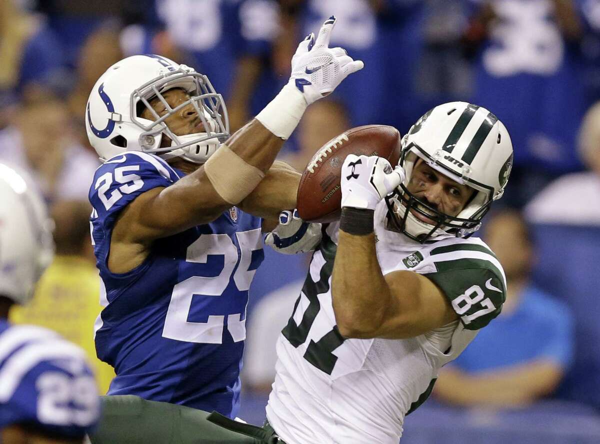 New York Jets wide receiver Eric Decker may sit out Sunday’s game against the Eagles.