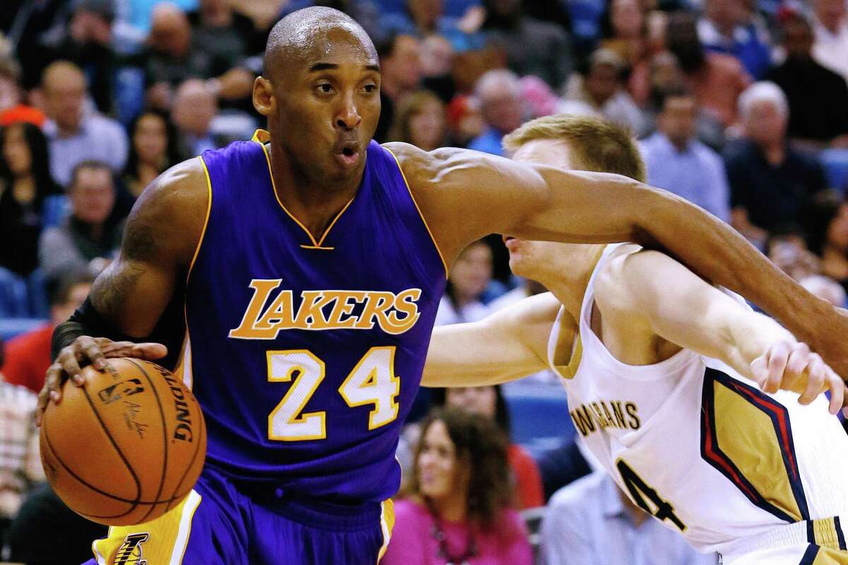 Los Angeles Lakers guard Kobe Bryant drives against Pelicans guard Nate Wolters during the first half of Wednesday’s game in New Orleans.