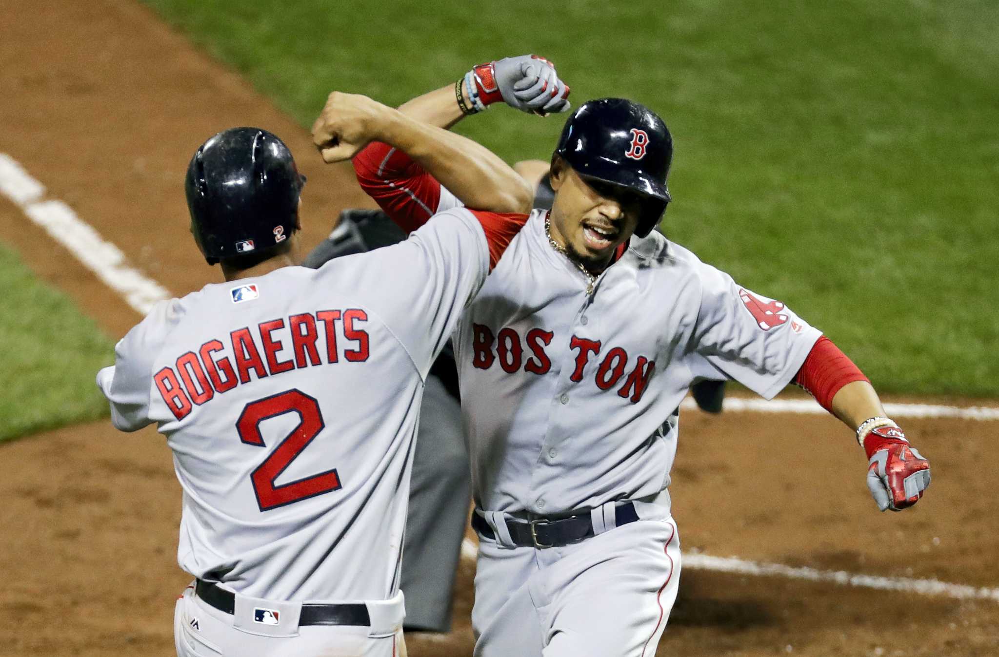 Ortiz hits 2 HRs, Wright pitches Red Sox past Yankees 5-1