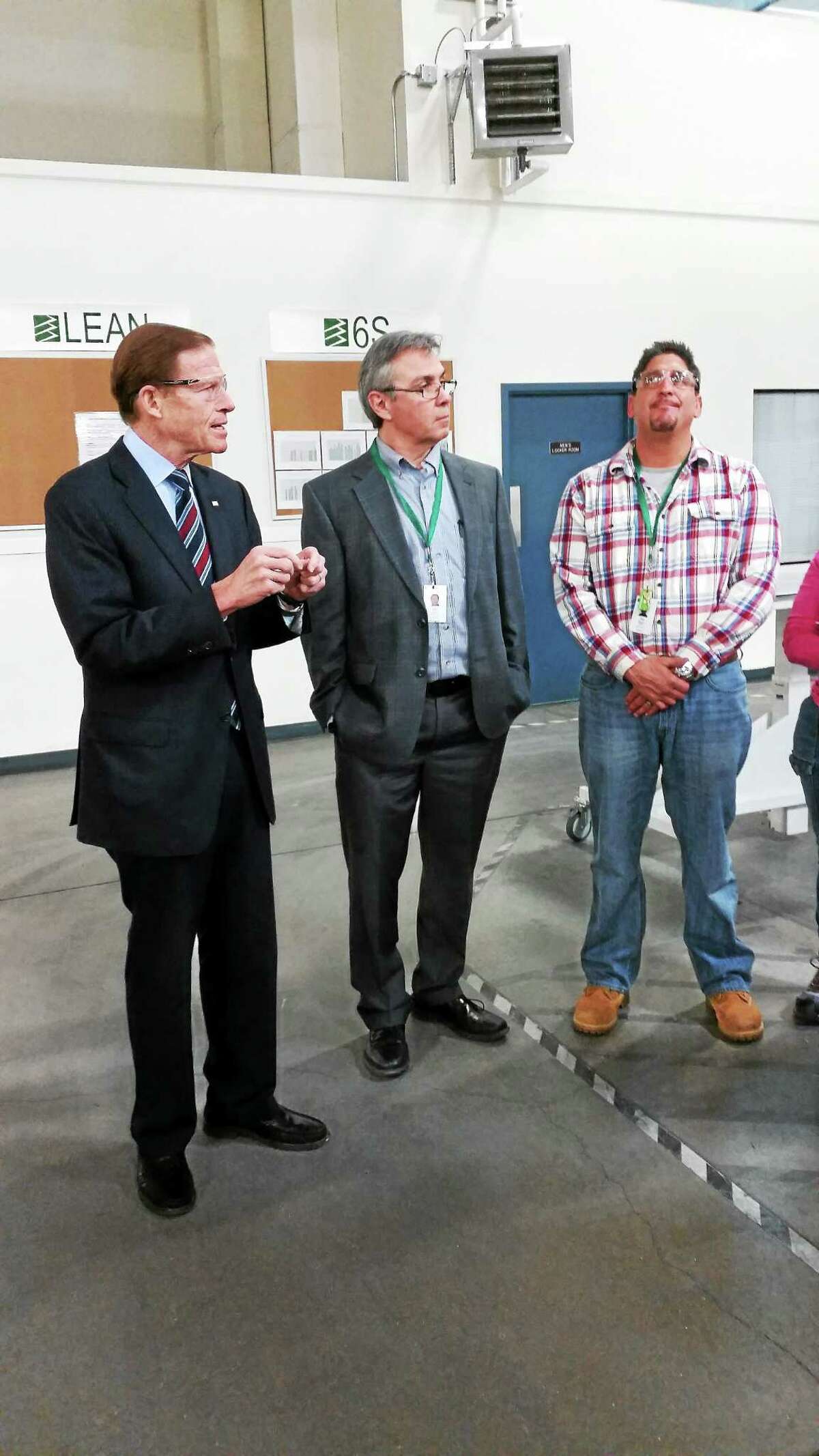 U.S. Sen. Richard Blumenthal thanks FuelCell Energy employees for their work with environmentally friendly energy sources.
