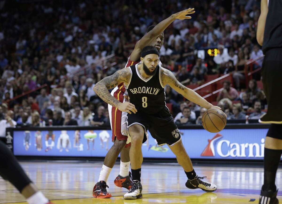 Brooklyn Nets guard Deron Williams will miss at least a week with a fractured rib.
