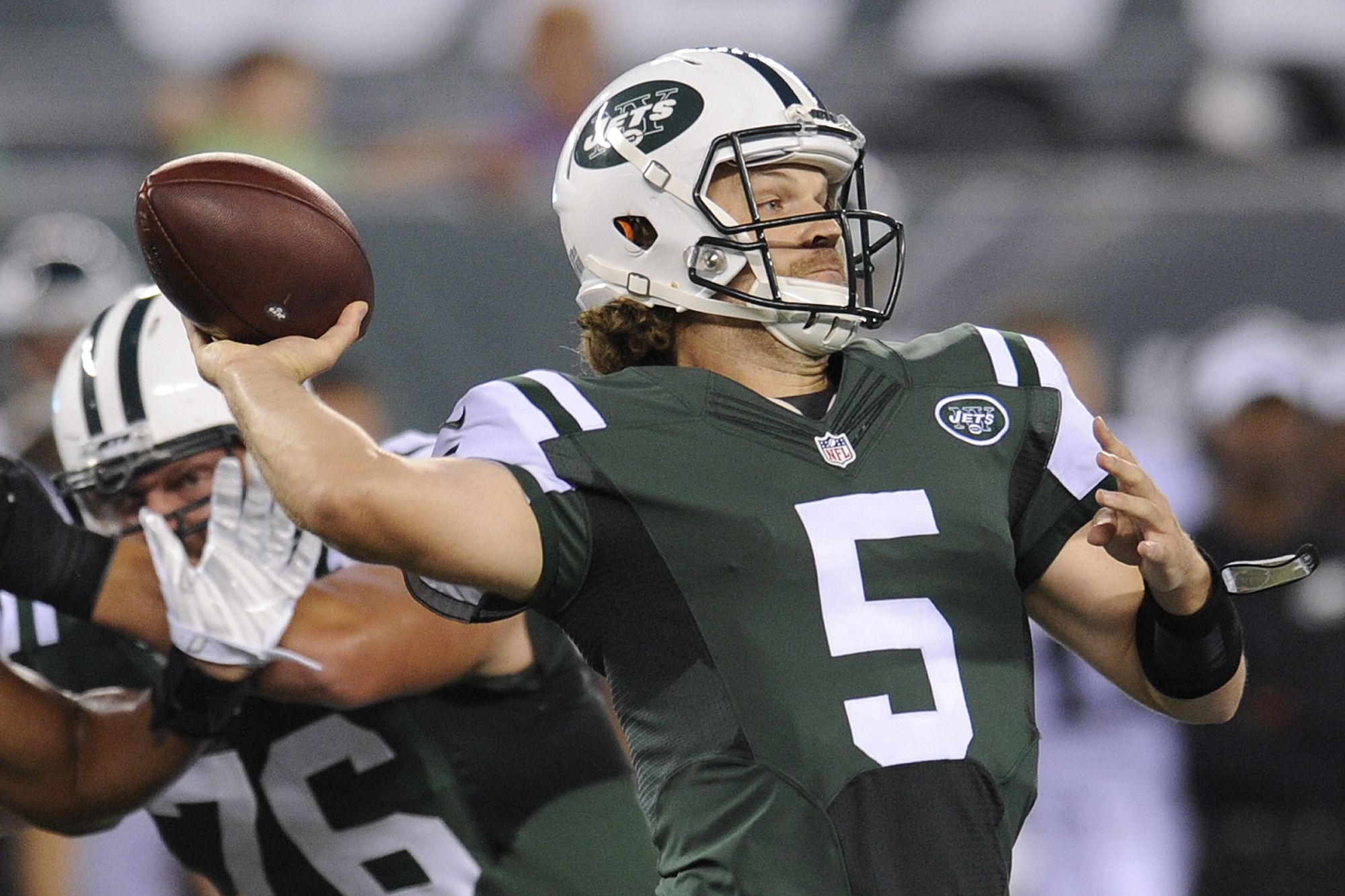 Tim Tebow throws 2 TD passes, but Eagles fall to Jets