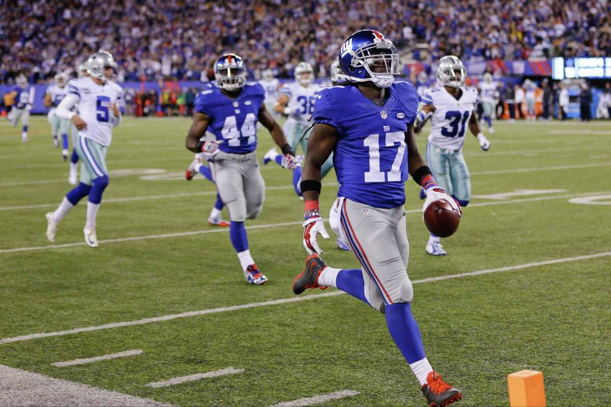 The Giants’ Dwayne Harris (17) returns a kick for a touchdown during the second half Sunday.