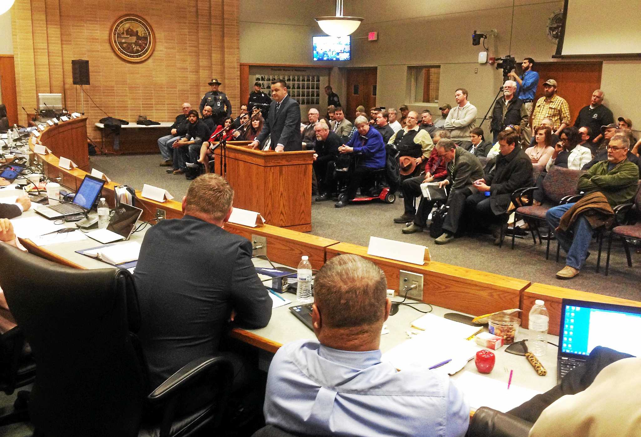 Labor Committee Hundreds turn out for labor committee hearing