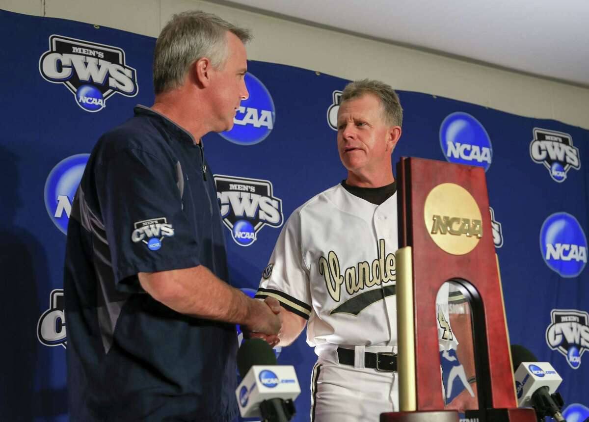 Virginia coach Brian O’Connor, left, and Vanderbilt coach Tim Corbin shake hands at the beginning of a news conference in Omaha, Neb., on Sunday.