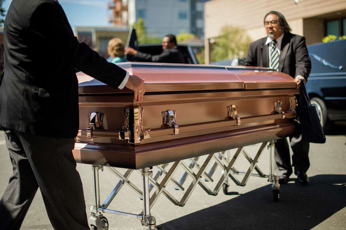 Funeral directors transport the body of an Irish student who died Tuesday when a Berkeley apartment balcony collapsed, Friday, June 19, 2015 in Oakland Calif. Caskets bearing four of the six victims arrived at St. Columba Catholic Church for a vigil Friday afternoon. (AP Photo/Noah Berger)