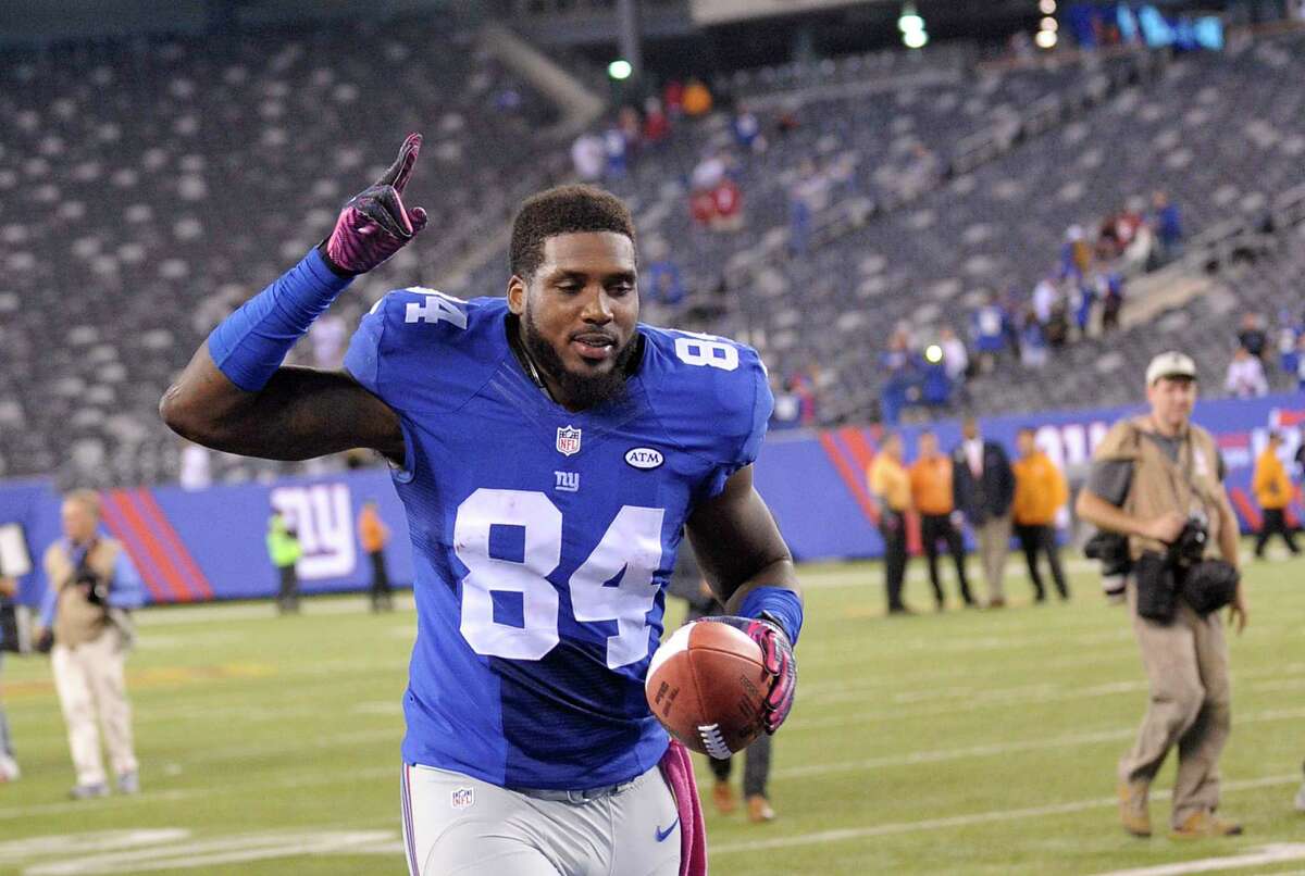Giants tight end Larry Donnell motions to fans as he runs off the field after the Giants beat the 49ers 30-27 on Sunday night.