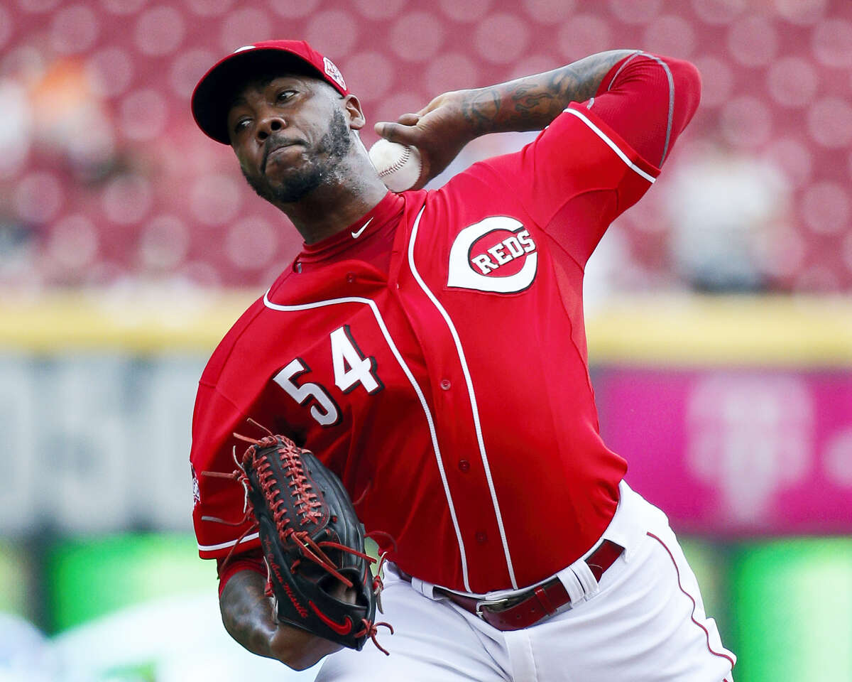 FILE - In this Sept. 7, 2015, file photo, Cincinnati Reds relief pitcher Aroldis Chapman throws in the ninth inning of a baseball game against the Pittsburgh Pirates in Cincinnati. Chapman and the New York Yankees have agreed to a one-year contract worth $11,325,000, avoiding salary arbitration. (AP Photo/John Minchillo, File)