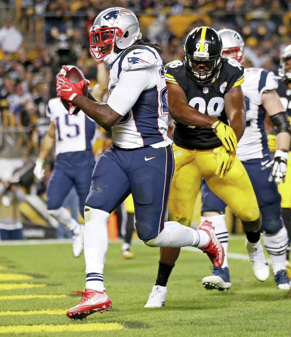 Patriots running back LeGarrette Blount (29) gets into the end zone.