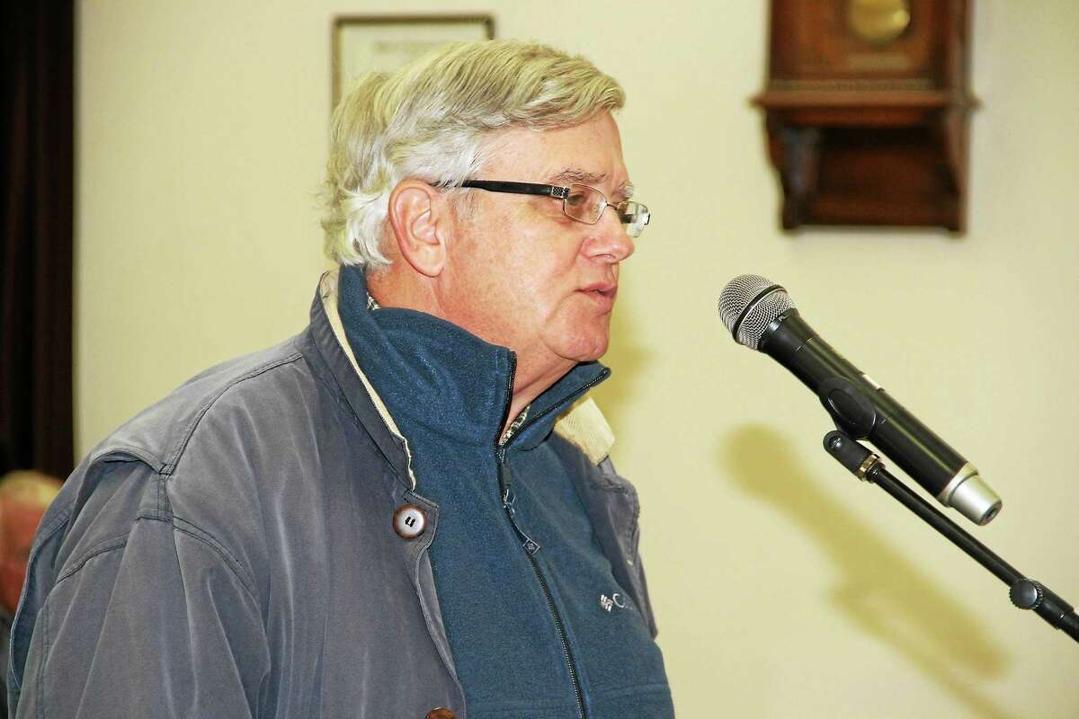 Former Selectman Alan DiCara proposed to the Board of Selectman Monday night that he be hired for the town manager position in either an interim or permanent basis at a $20,000 cost reduction.