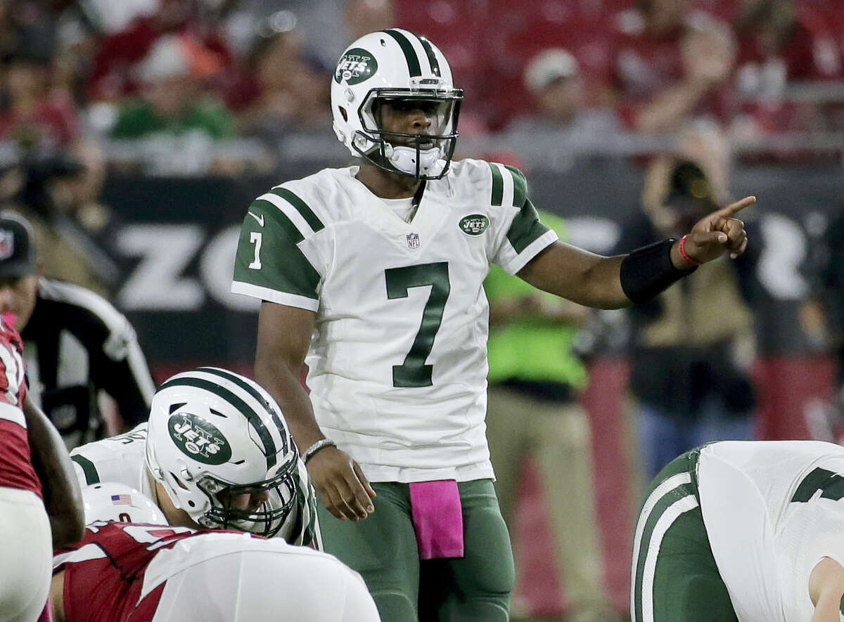 Jets quarterback Geno Smith will get the start on Sunday against the Ravens.