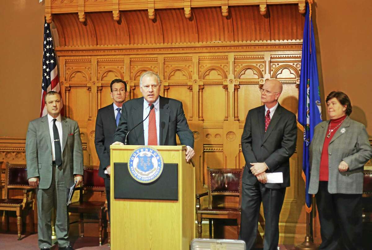 Attorney General George Jepsen speaks at a Capitol press conference flanked at left by Consumer Protection Commissioner Jonathan Harris, Gov. Dannel P. Malloy, and state Comptroller Kevin Lembo. DAS Commissioner Melody Currey is at right