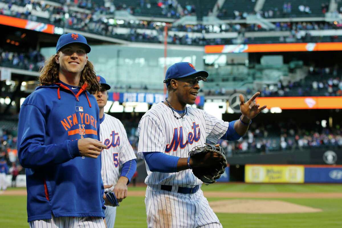 From left, Mets starting pitcher Jacob deGrom, Kelly Johnson, and Curtis Granderson celebrate after the Mets shut out the Nationals 1-0 on Sunday.