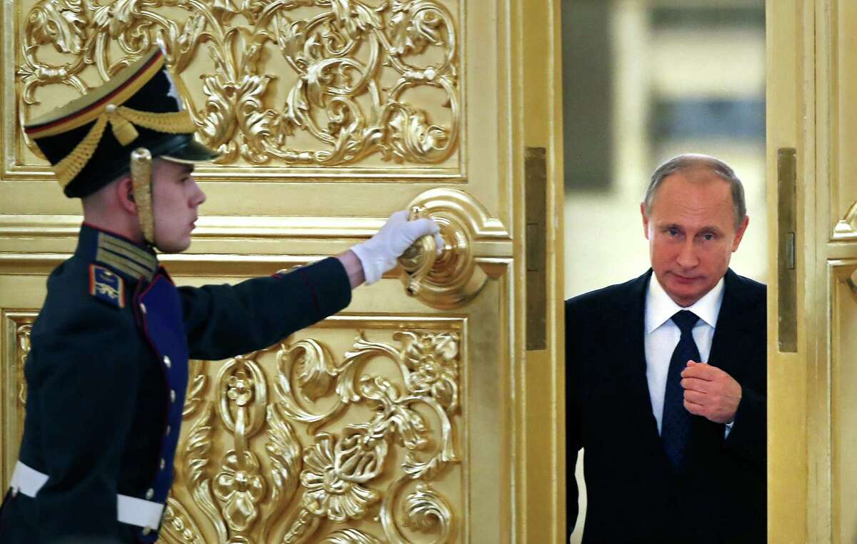 Russian President Vladimir Putin, right, enters the Alexadrovsky Hall to head a meeting of the Presidential Council for Civil Society and Human Rights at the Kremlin in Moscow, Russia on Oct. 1, 2015.