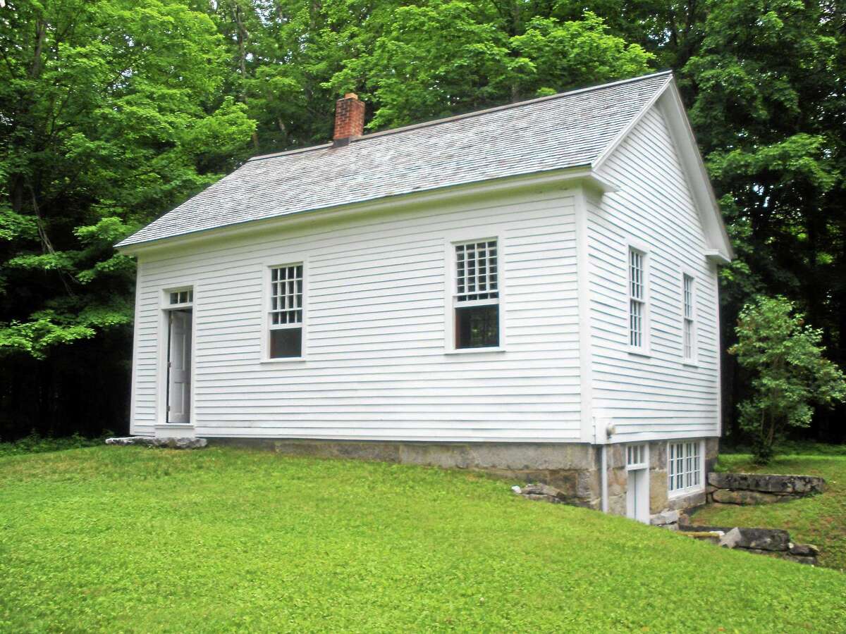 Barkhamsted Historical Society inviting visitors to old schoolhouse