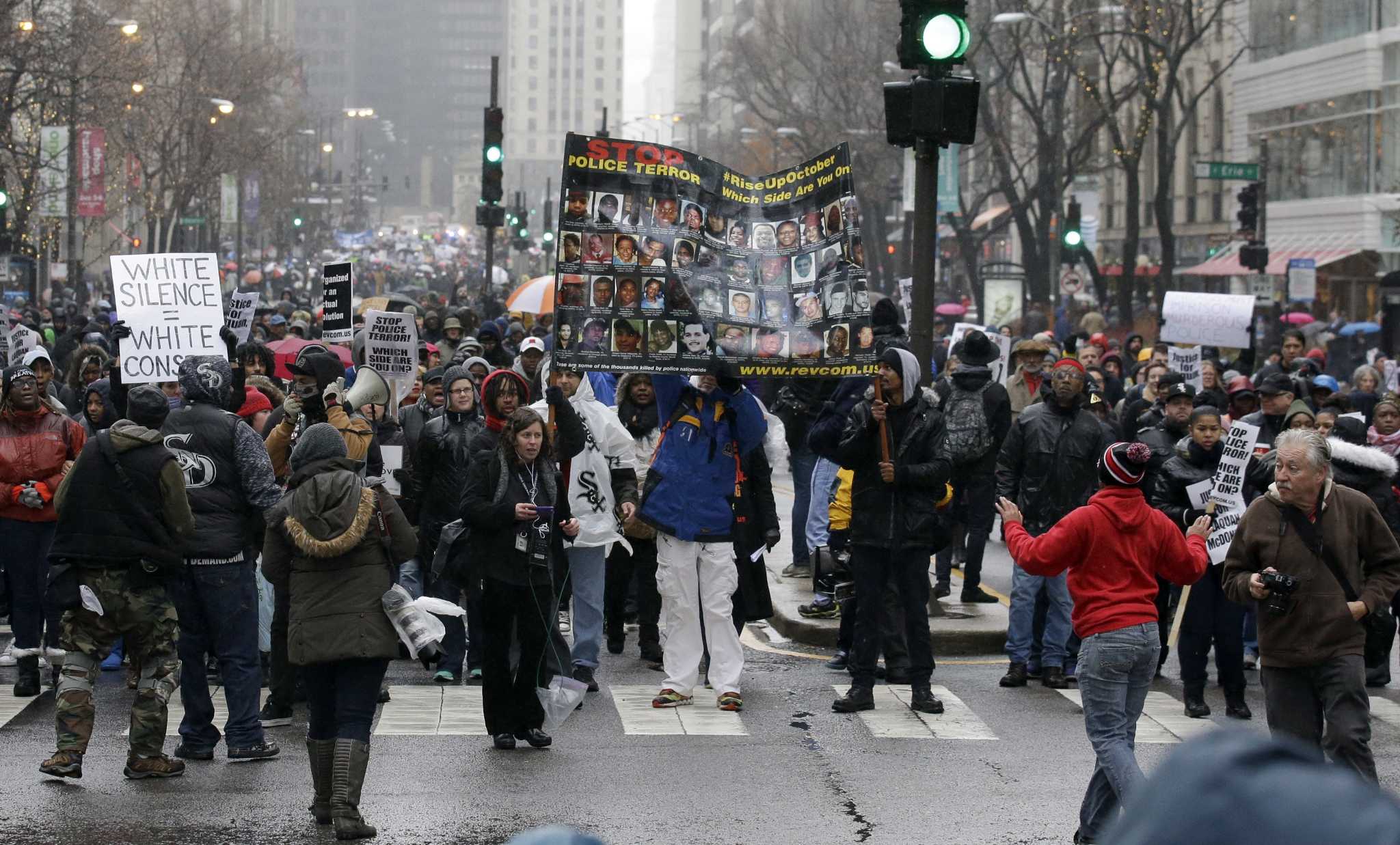 Chicago police arrest 3 protesters