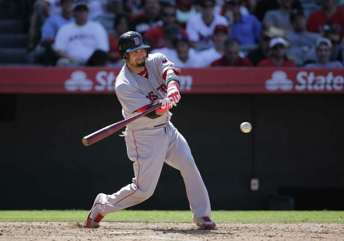 The Boston Red Sox traded outfielder Shane Victorino to the Los Angeles Angels on Monday.