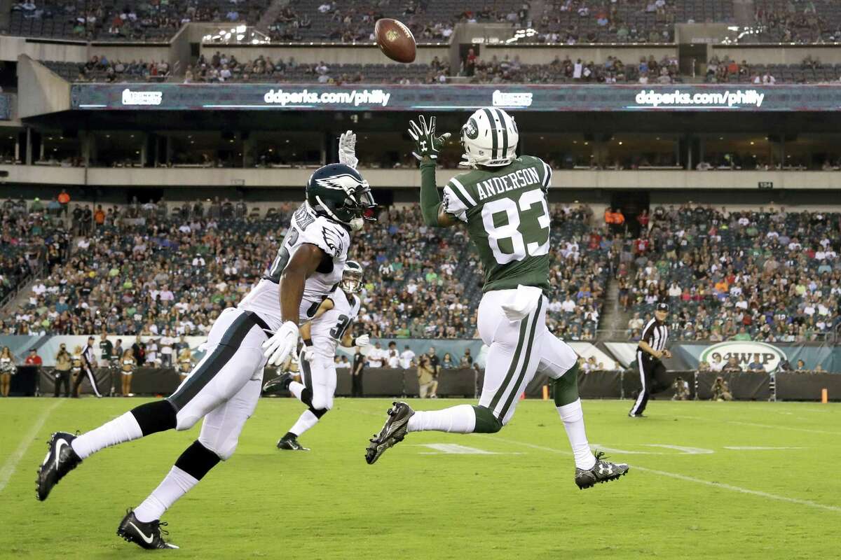 The Jets’ Robby Anderson (83) pulls in a pass for an eventual touchdown against Philadelphia Eagles’ JaCorey Shepherd, left, during a preseason game.