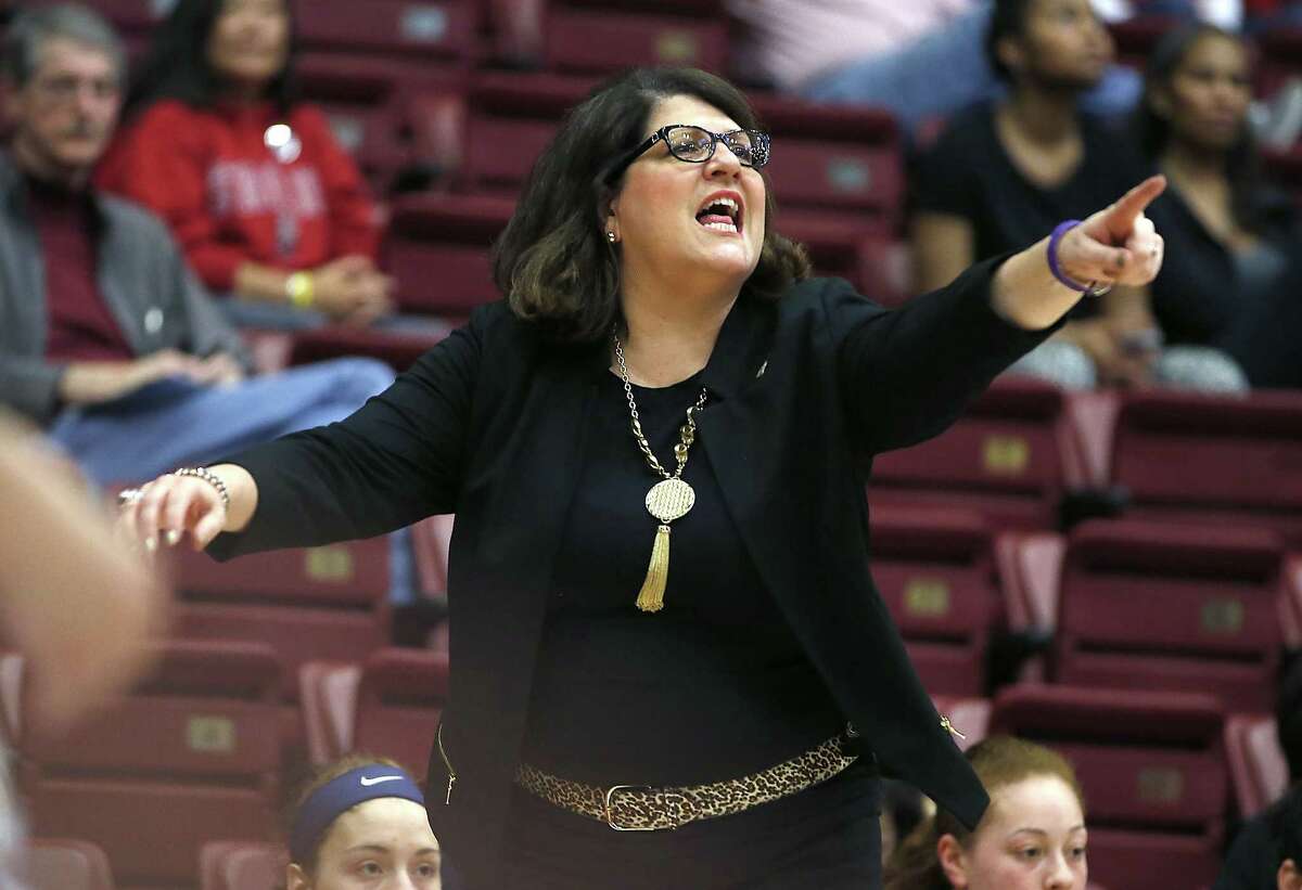 Quinnipiac coach Tricia Fabbri yells to her players during the first half of the Bobcats’ loss to Oklahoma in the first round of the NCAA tournament on Saturday in Stanford, Calif.