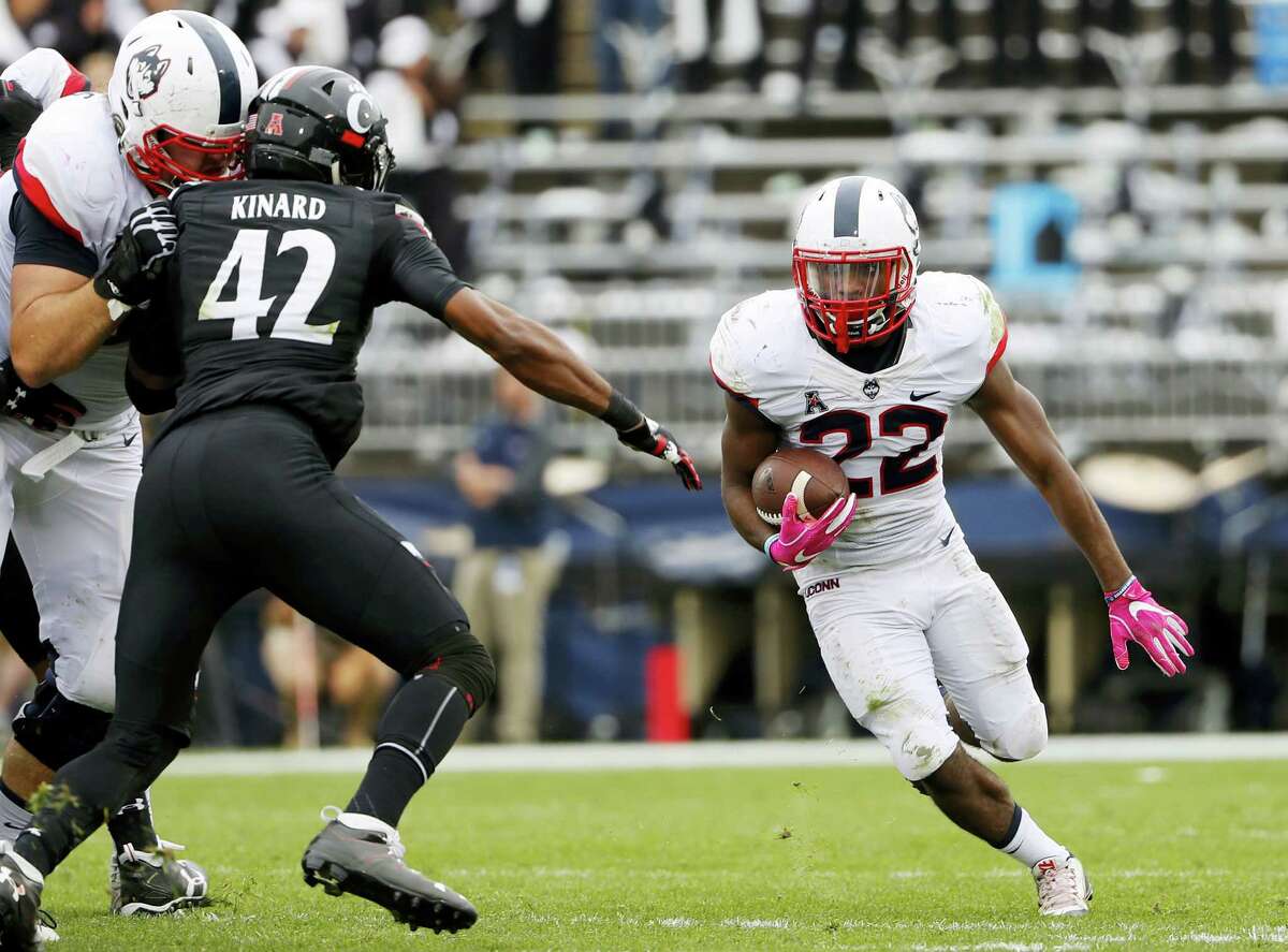 UConn running back Arkeel Newsome looks to cut past Cincinnati linebacker Antonio Kinard (42) during the second half of UConn’s 20-9 win over Cincinnati Saturday. Newsome said Tuesday he apologized to the team for his violation of team rules that earned his a first-quarter suspension Saturday.