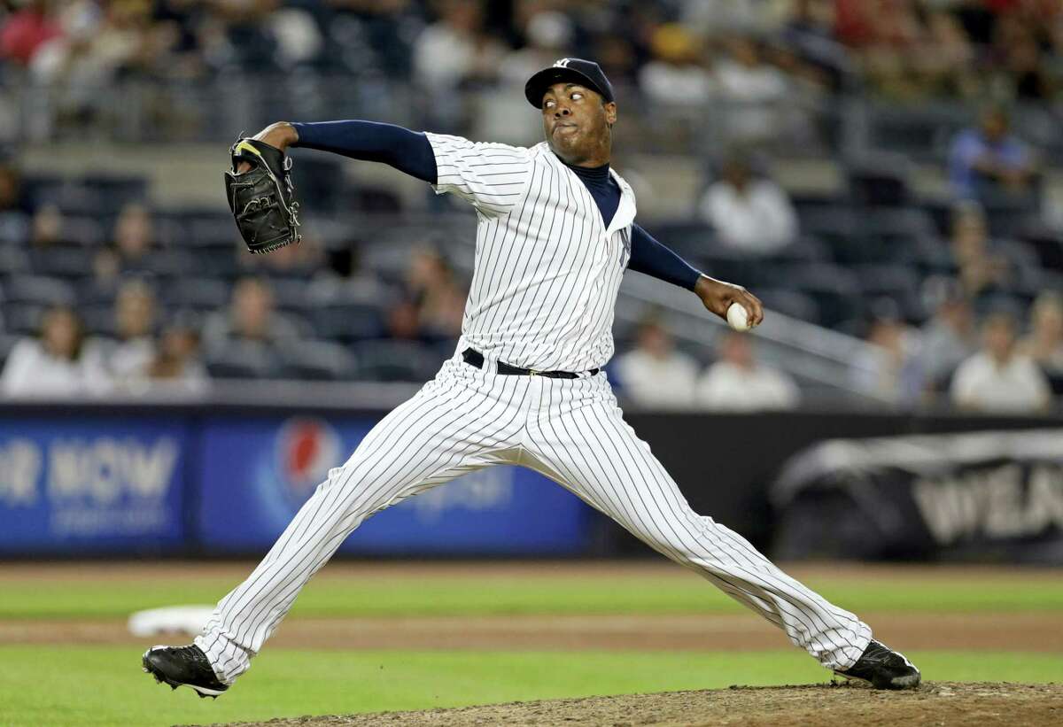 Yankees trade Aroldis Chapman to Cubs for four-player package
