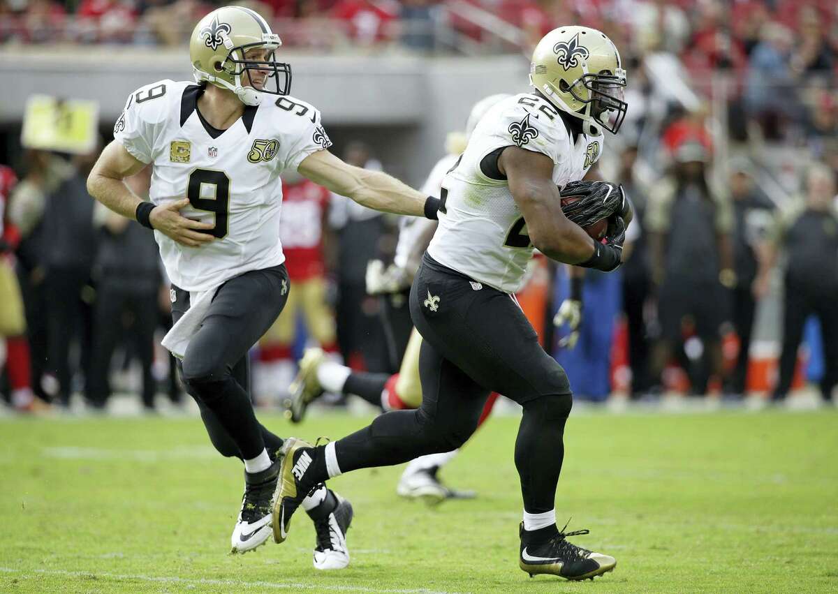New Orleans Saints quarterback Drew Brees, left, hands off the ball to New Orleans Saints running back Mark Ingram, right, who rushes with the ball for a 75-yard touchdown during the first half of an NFL football game against the San Francisco 49ers Nov. 6, 2016 in Santa Clara, Calif.
