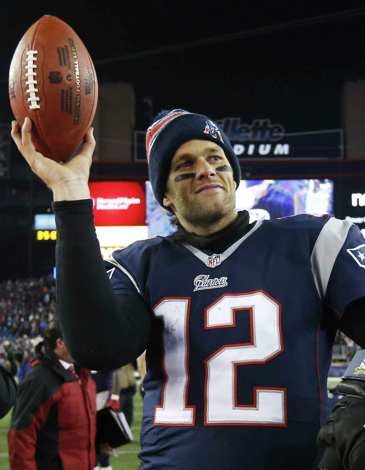 A judge is pressuring New England Patriots quarterback Tom Brady, the NFL and the union to settle the legal dispute surrounding Deflategate.