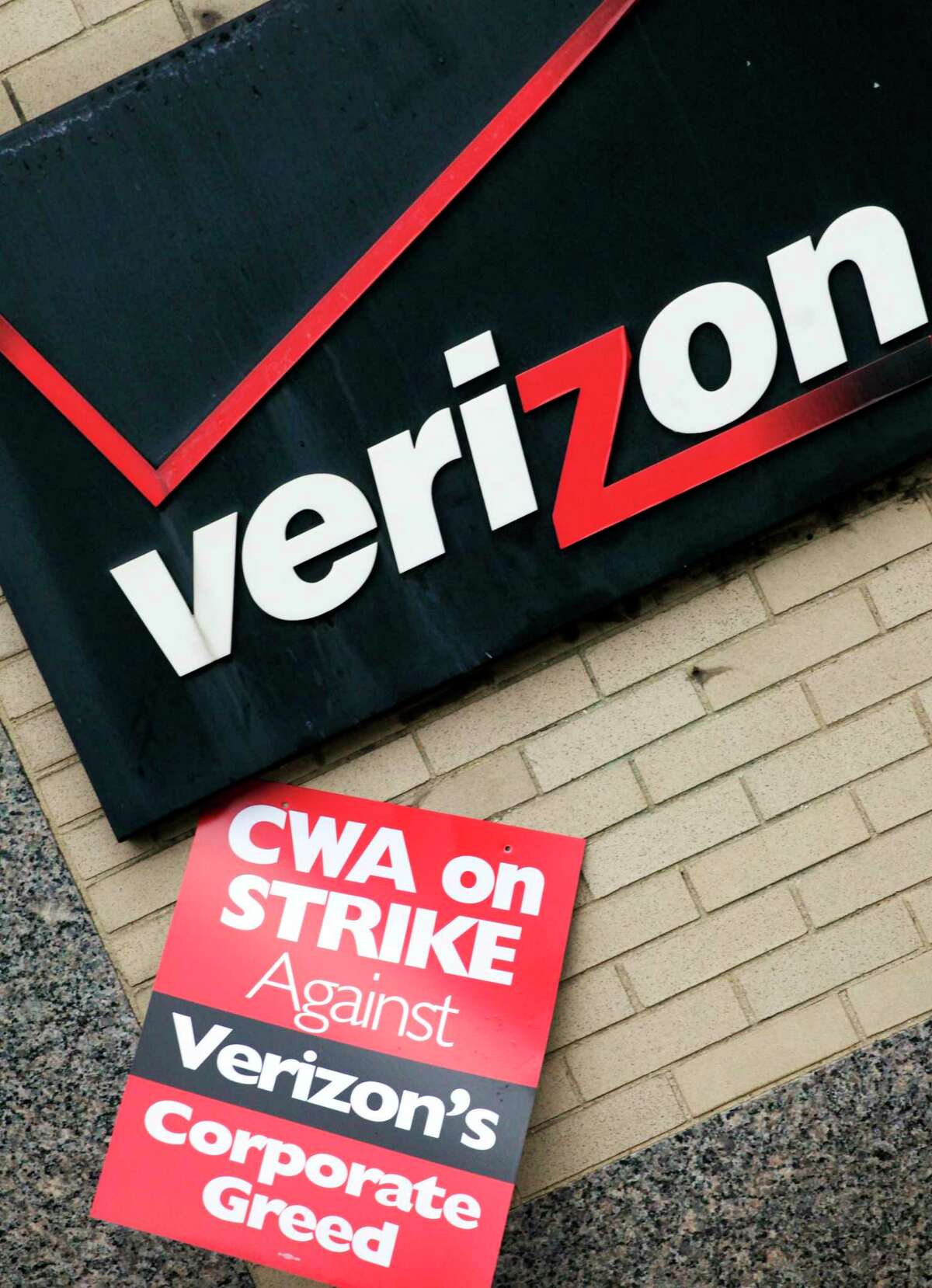 A contract covering 39,000 Verizon workers represented by two unions expired at the end of Saturday, Aug. 1.